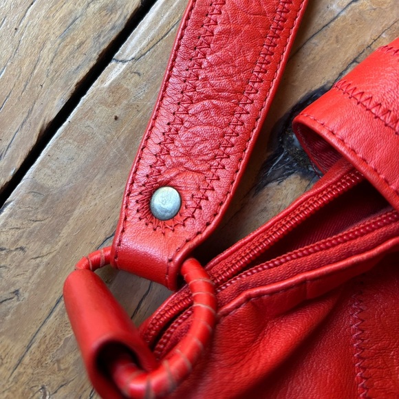 Vintage Embossed Red Leather Shoulder Bag with tassel - Picture 6 of 14